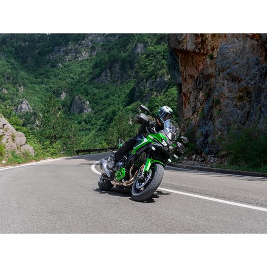 KAWASAKI VERSYS 900 SE PLASMA LIME GREEN / METALLIC SPARK BLACK 2027