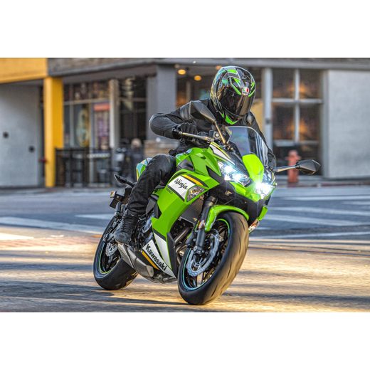 KAWASAKI NINJA 650 LIME GREEN / EBONY / PEARL BLIZZARD WHITE 2025
