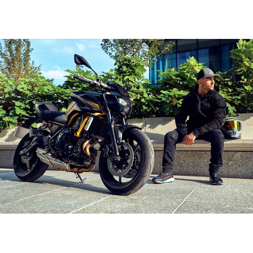 KAWASAKI Z650 S METALLIC MATTE GRAPHENESTEEL GRAY / METALLIC FLAT SPARK BLACK 2026