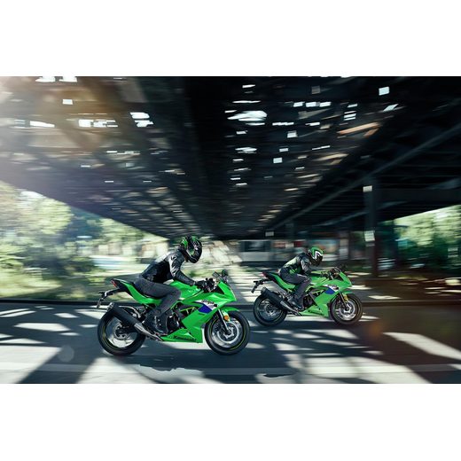 KAWASAKI NINJA 125 EBONY / METALLIC CARBON GRAY 2027
