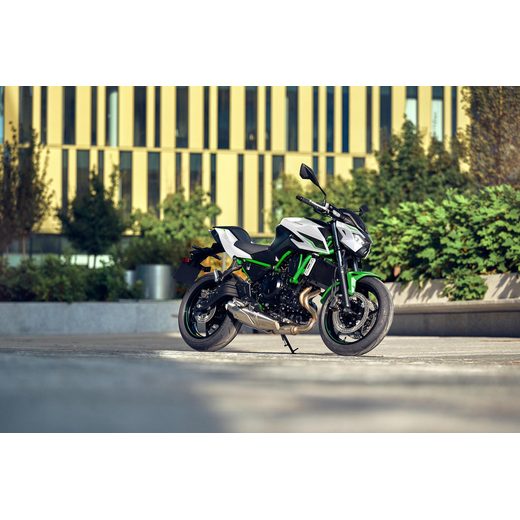 KAWASAKI Z650 S CANDY PERSIMMON RED / METALLIC CARBON GRAY 2027