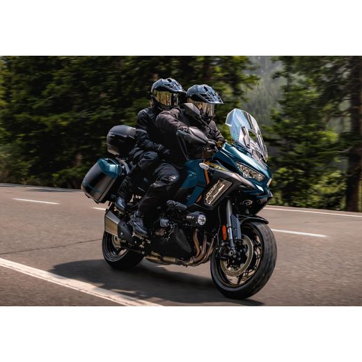 KAWASAKI VERSYS 1100 SE METALLIC DEEP BLUE / METALLIC SPARK BLACK (BU1) 2026 - GRAND TOURER VÝBAVA