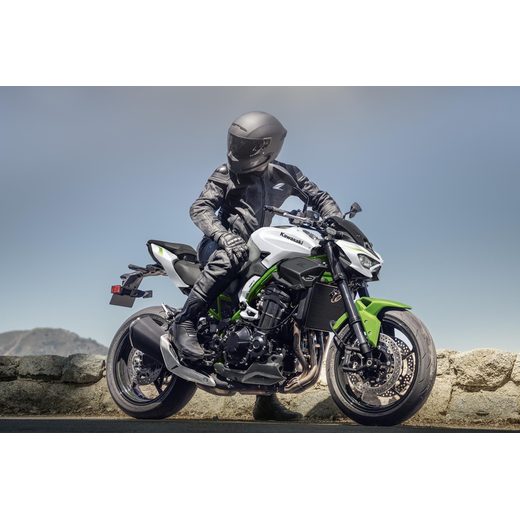 KAWASAKI Z900 CANDY PERSIMMON RED / METALLIC CARBON GRAY 2027