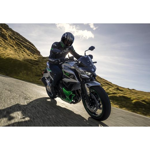 NOVÁ KAWASAKI Z7 HYBRID METALLIC BRIGHT SILVER / METALLIC MATTE LIME GREEN / EBONY 2024