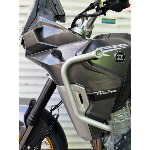 KOVE 800X ŠEDÁ 2025