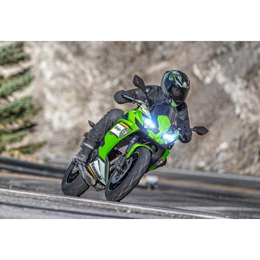 KAWASAKI NINJA 650 LIME GREEN / EBONY / PEARL BLIZZARD WHITE 2025