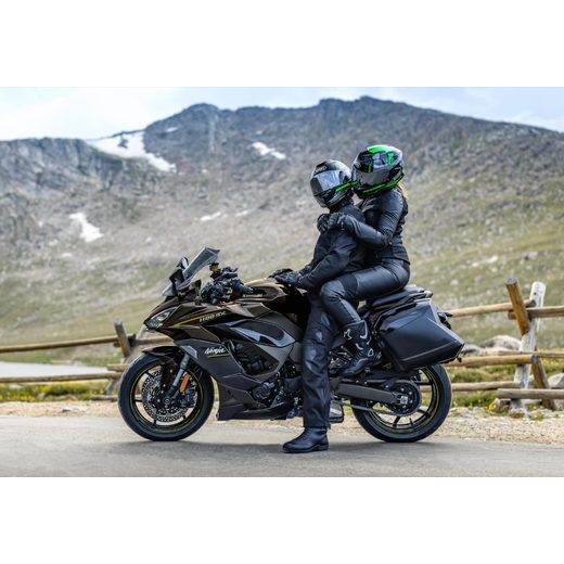 KAWASAKI NINJA 1100 SX METALLIC BRILLIANT GOLDEN BLACK / METALLIC CARBON GRAY (BK1) 2026