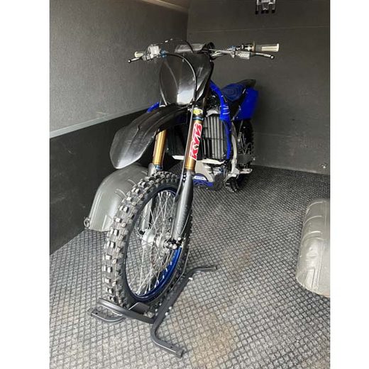 DRŽIAK NA ZAISTENIE MOTOCYKLA PRI PREPRAVE MTS RACING