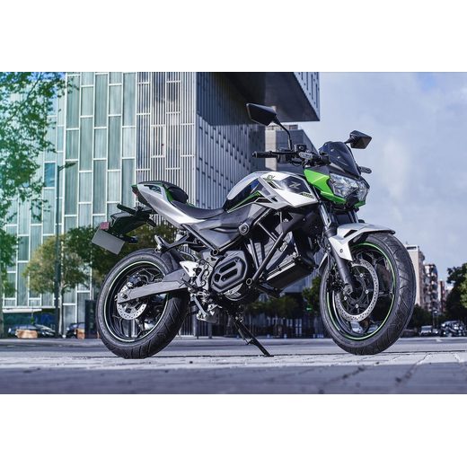 NOVÁ KAWASAKI Z E-1 METALLIC BRIGHT SILVER / METALLIC MATTE LIME GREEN 2024