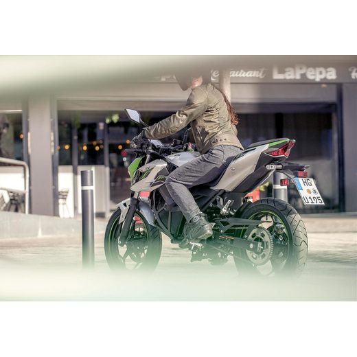 NOVÁ KAWASAKI Z E-1 METALLIC BRIGHT SILVER / METALLIC MATTE LIME GREEN 2024