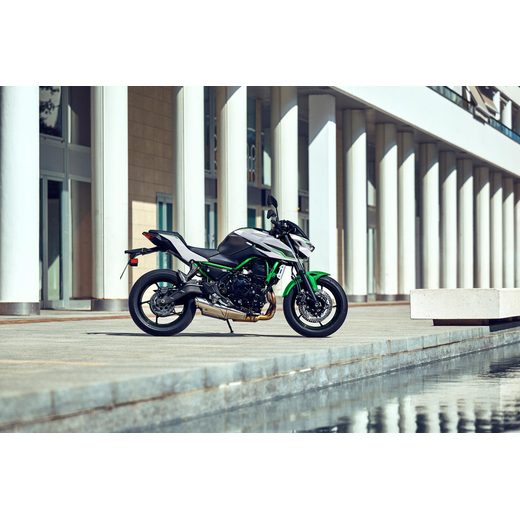 KAWASAKI Z650 S EBONY / METALLIC CARBON GRAY 2027