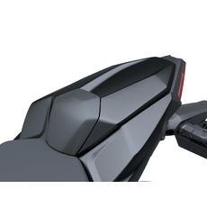 KRYT SEDADLA SPOLUJEZDCE PRO KAWASAKI Z650 S (51A METALLIC CARBON GRAY)