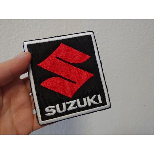 NÁŠIVKA S MOTIVEM SUZUKI