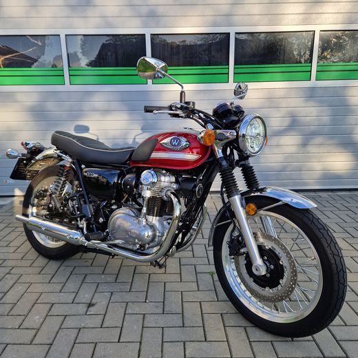 KAWASAKI W800 CLASSIC MODEL 2022 POUZE 3 700 KM NAJETO V ZÁRUCE