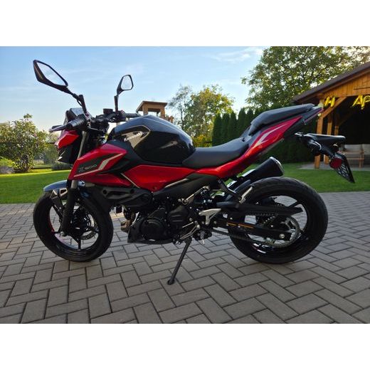 KAWASAKI Z500 SE CANDY PERSIMMON RED 2027