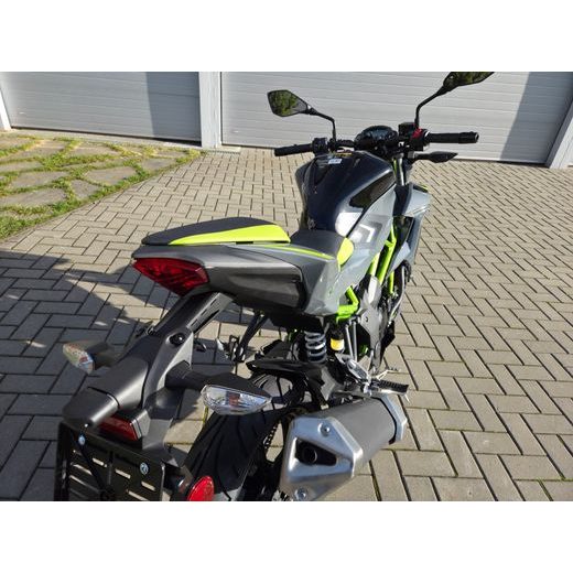 KAWASAKI Z125 PEARL STORM GRAY 2026