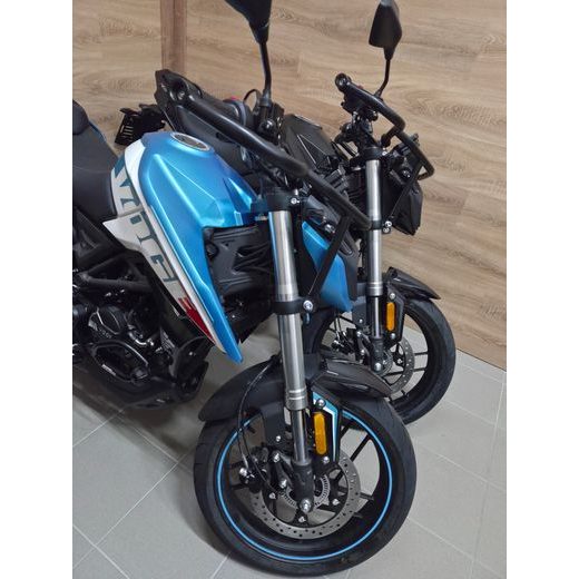 VOGE R125 ABS BLUE AUTOŠKOLA S OCHRANNÝMI RÁMY