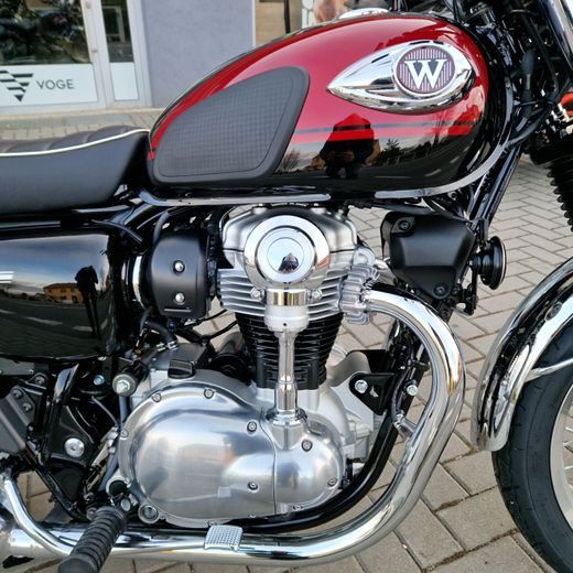 KAWASAKI W800 METALLIC DIABLO BLACK 2024