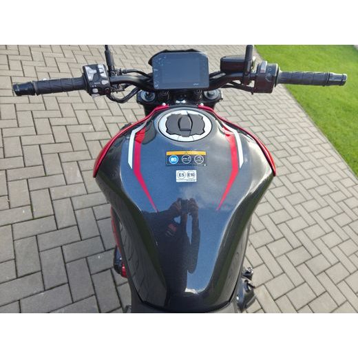 KAWASAKI Z900 CANDY PERSIMMON RED 2027