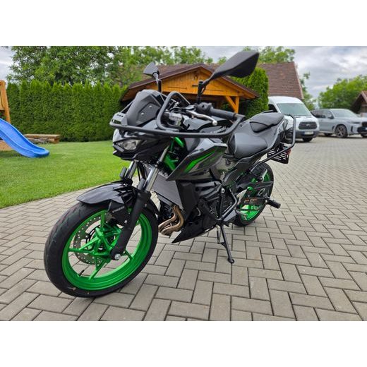 KAWASAKI Z500 SE EBONY 2026 AUTOŠKOLA S OCHRANNÝMI RÁMY