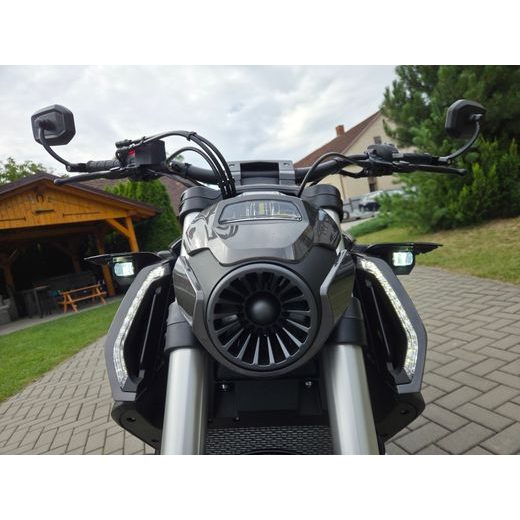 BENDA LFC 700 PRO ČERNÁ