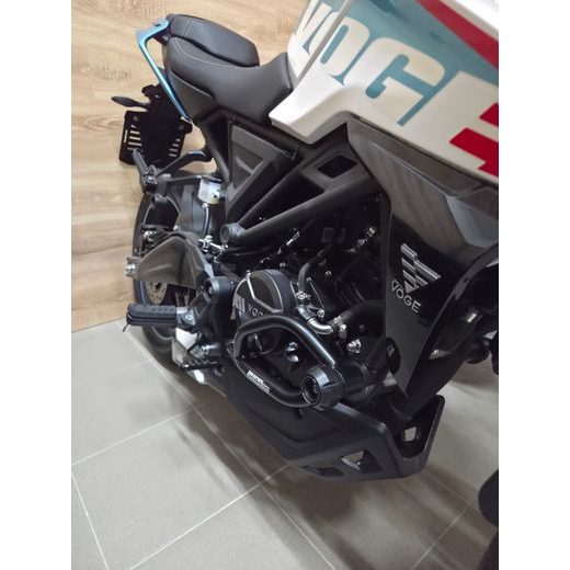 VOGE R125 ABS BLACK AUTOŠKOLA S OCHRANNÝMI RÁMY