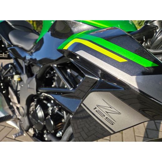 KAWASAKI Z125 CANDY LIME GREEN 2026