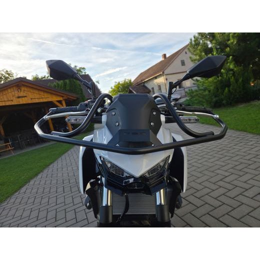 KAWASAKI Z500 SE PEARL BLIZZARD WHITE 2026 AUTOŠKOLA S OCHRANNÝMI RÁMY