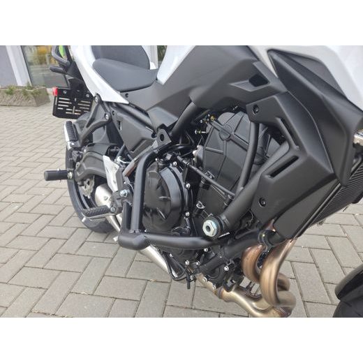 KAWASAKI Z650 WHITE 2026 AUTOŠKOLA S OCHRANNÝMI RÁMY