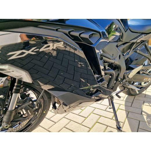 KAWASAKI NINJA ZX-4R METALLIC SPARK BLACK 2025