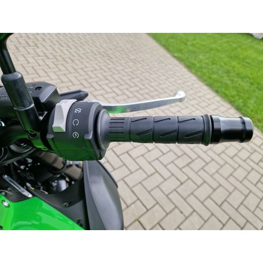 KAWASAKI Z900 CANDY LIME GREEN 2026