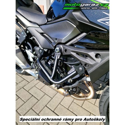 KAWASAKI Z500 SE PEARL BLIZZARD WHITE 2026 AUTOŠKOLA S OCHRANNÝMI RÁMY