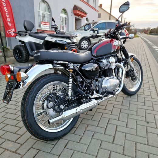 KAWASAKI W800 METALLIC DIABLO BLACK 2024 POUZE 250 KM NAJETO