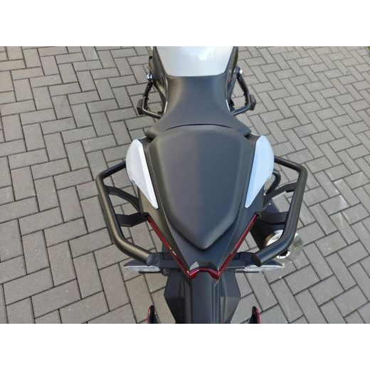 KAWASAKI Z500 SE PEARL BLIZZARD WHITE 2026 AUTOŠKOLA S OCHRANNÝMI RÁMY