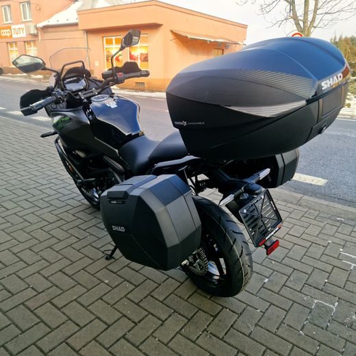 KAWASAKI VERSYS 650 METALLIC MATTE GRAPHENESTEEL GRAY 2025 POUZE 130 KM NAJETO