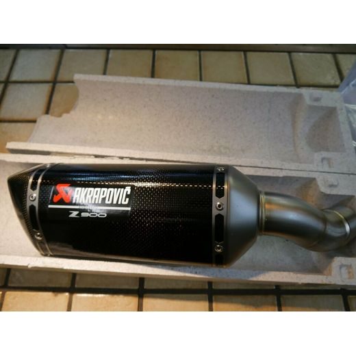 KARBONOVÝ VÝFUKOVÝ SYSTÉM AKRAPOVIC