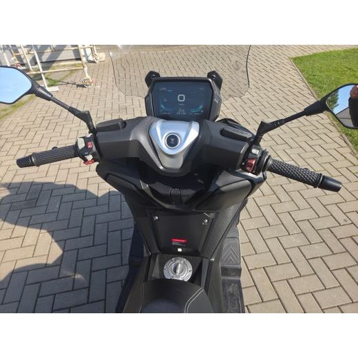 VOGE SR4 350I MAX - PŘEDVÁDĚCÍ SKÚTR