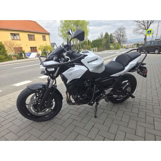 KAWASAKI Z650 WHITE 2026 AUTOŠKOLA S OCHRANNÝMI RÁMY