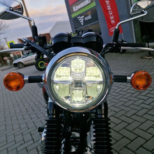 KAWASAKI W800 METALLIC DIABLO BLACK 2024 POUZE 250 KM NAJETO