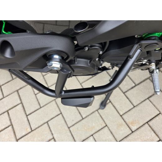 KAWASAKI Z500 SE EBONY 2026 AUTOŠKOLA S OCHRANNÝMI RÁMY