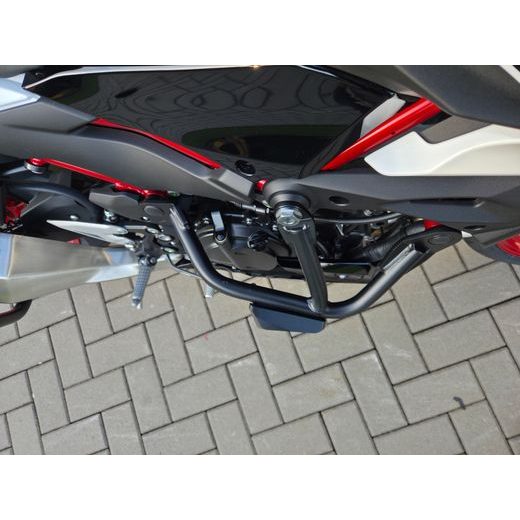 KAWASAKI Z500 SE PEARL BLIZZARD WHITE 2026 AUTOŠKOLA S OCHRANNÝMI RÁMY