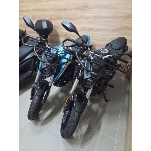 VOGE R125 ABS BLUE AUTOŠKOLA S OCHRANNÝMI RÁMY