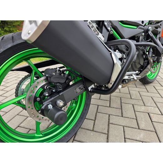 KAWASAKI Z500 SE EBONY 2026 AUTOŠKOLA S OCHRANNÝMI RÁMY