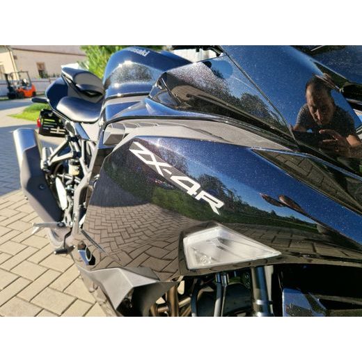 KAWASAKI NINJA ZX-4R METALLIC SPARK BLACK 2026
