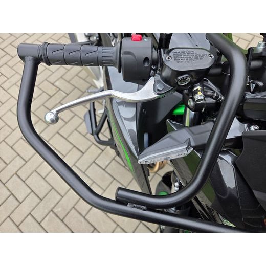 KAWASAKI Z500 SE EBONY 2026 AUTOŠKOLA S OCHRANNÝMI RÁMY