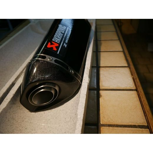 KARBONOVÝ VÝFUKOVÝ SYSTÉM AKRAPOVIC