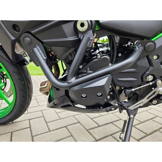 KAWASAKI Z500 SE EBONY 2026 AUTOŠKOLA S OCHRANNÝMI RÁMY