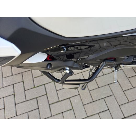 KAWASAKI Z500 SE PEARL BLIZZARD WHITE 2026 AUTOŠKOLA S OCHRANNÝMI RÁMY