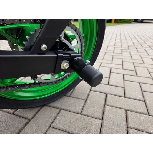 KAWASAKI Z500 SE EBONY 2026 AUTOŠKOLA S OCHRANNÝMI RÁMY