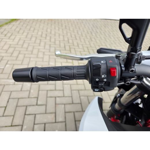 KAWASAKI Z500 SE PEARL BLIZZARD WHITE 2026